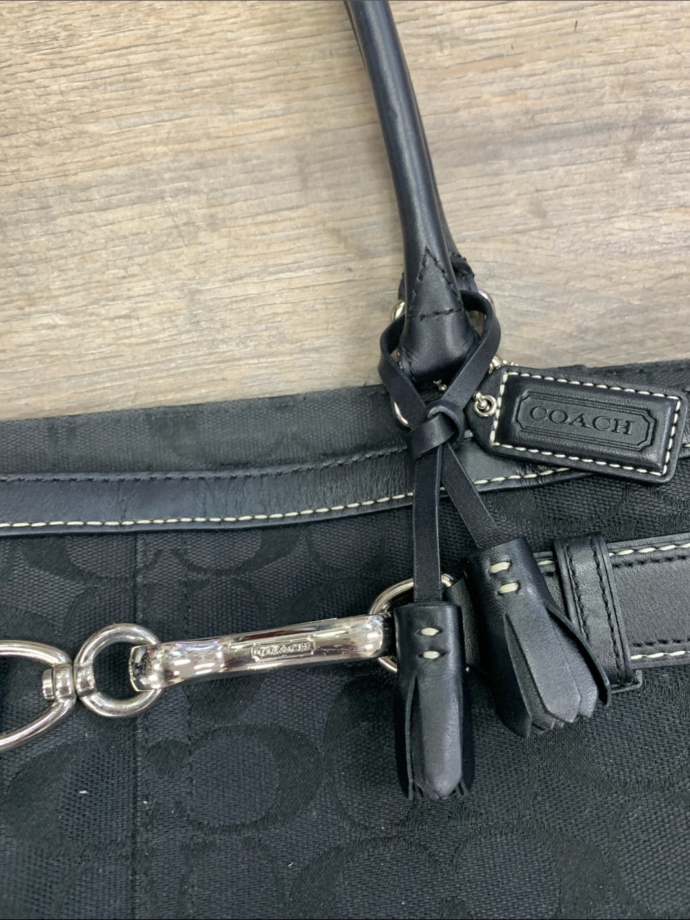 Black Signature-Pattern Shoulder Bag - Picture 2 of 7